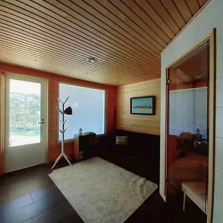 With Jacuzzi & Aircondition Раума